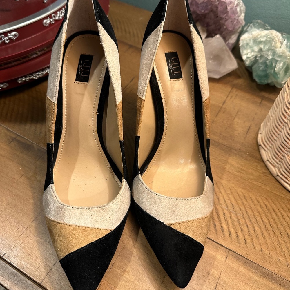 G.I.L.I. Black and Tan Patches Color block Heel Pumps Size 8M